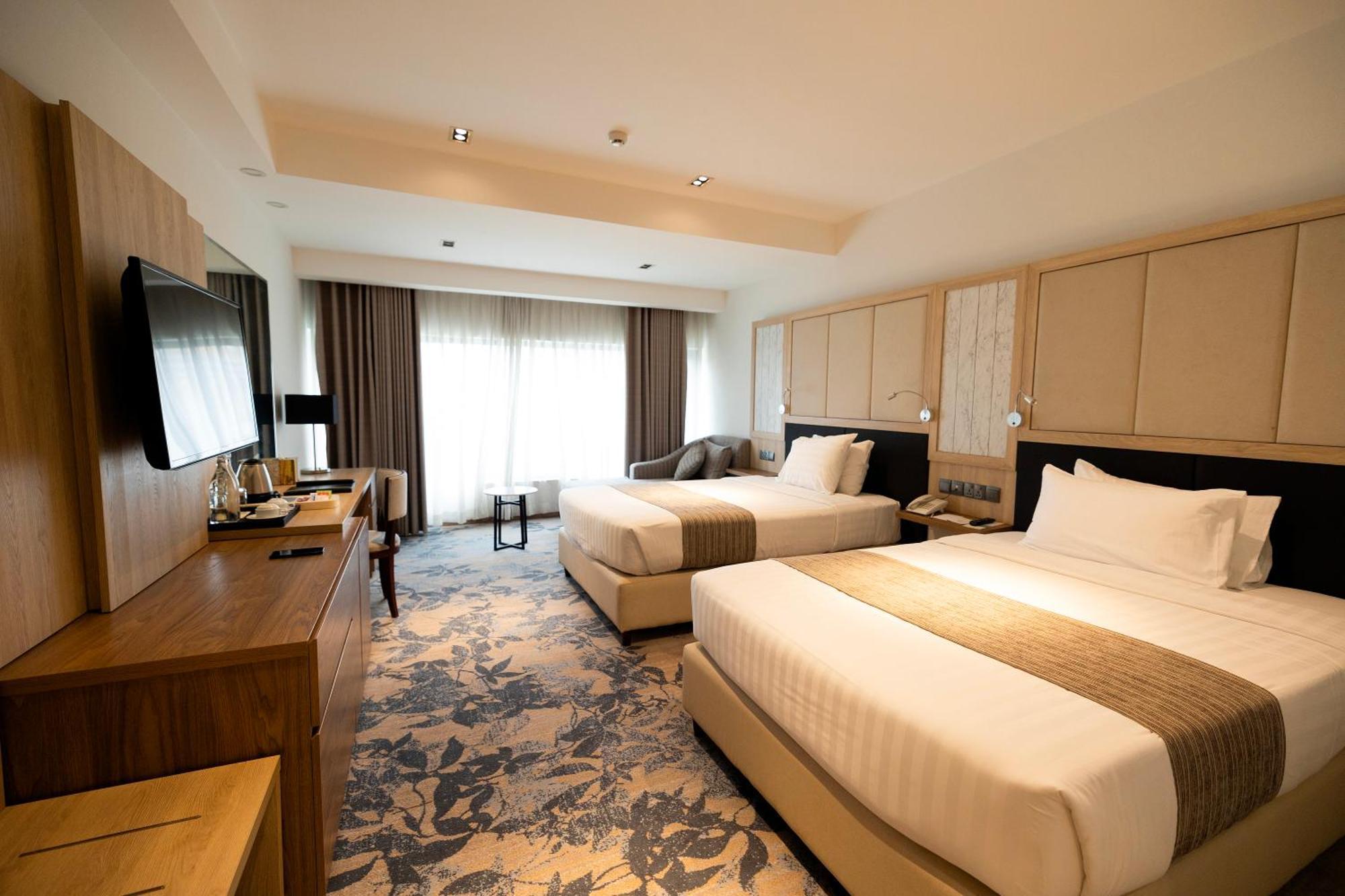 Hotel Cambodiana Phnom Penh Bagian luar foto